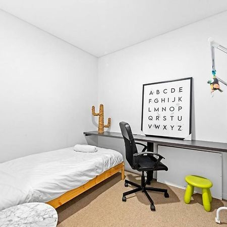 Four Bedroom Apartment With Facilities In Olympic Park Сидней Экстерьер фото