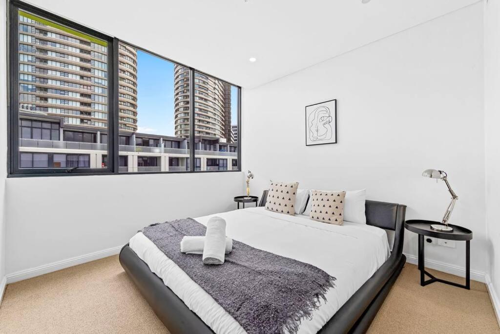 Four Bedroom Apartment With Facilities In Olympic Park Сидней Экстерьер фото