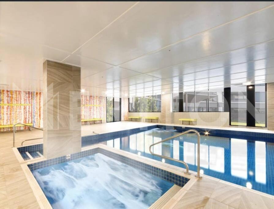 Four Bedroom Apartment With Facilities In Olympic Park Сидней Экстерьер фото
