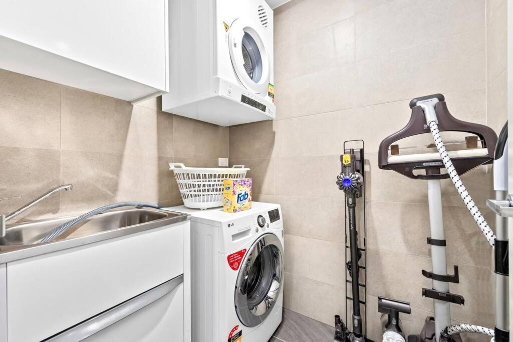 Four Bedroom Apartment With Facilities In Olympic Park Сидней Экстерьер фото